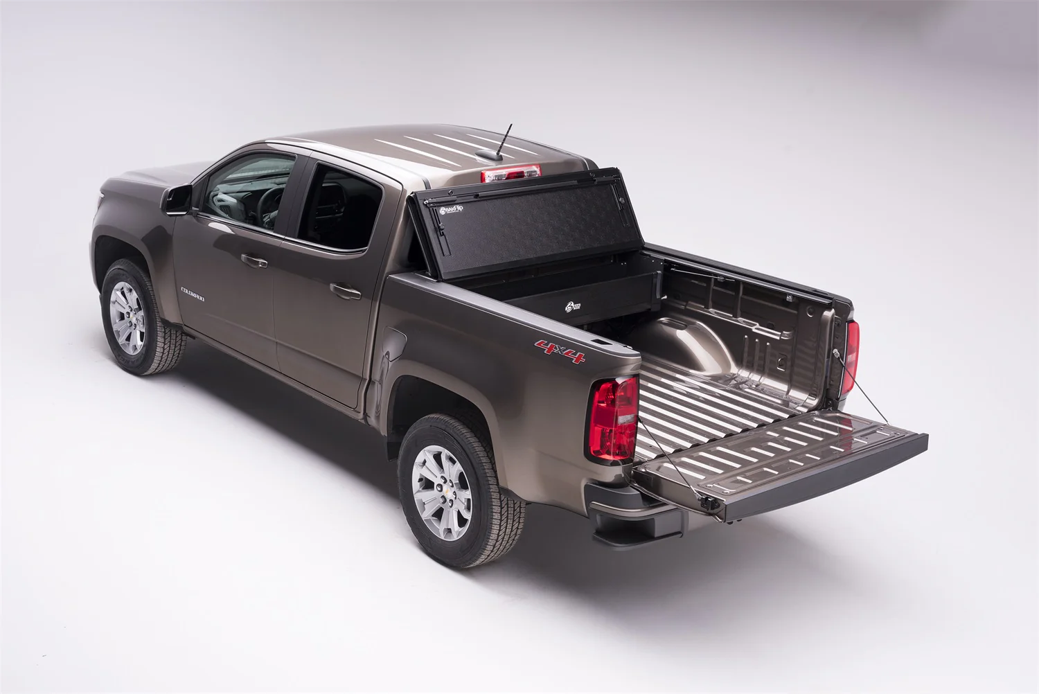 BAK BAKFlip G2 Hard Folding Truck Bed Cover - 20-24 Jeep Gladiator 5' Bed Model 226701 - Image 9