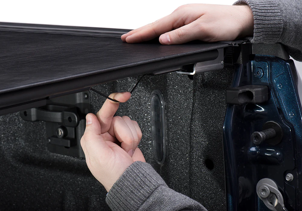 BAK Revolver X2 Hard Rolling Truck Bed Cover - 2004-2014 Ford F-150 5' 7" Bed without Cargo Management System Model 39309 - Image 5