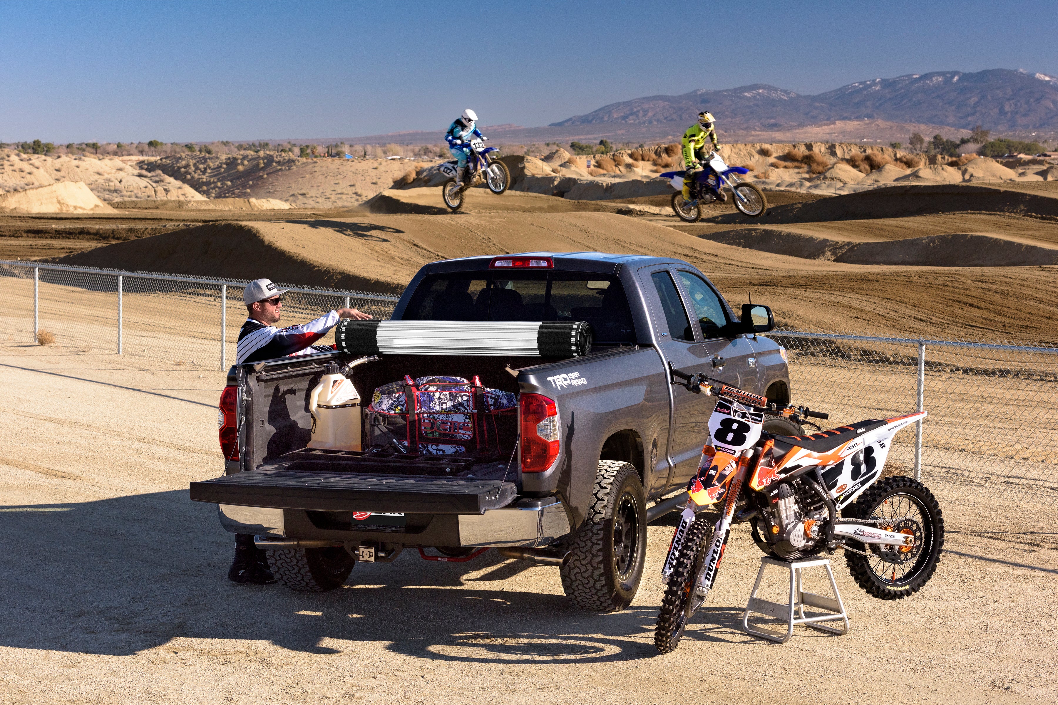 BAK Revolver X2 Hard Rolling Truck Bed Cover - 2016-2023 Toyota Tacoma 6' Bed with Deck Rail System Model 39427 - Image 7