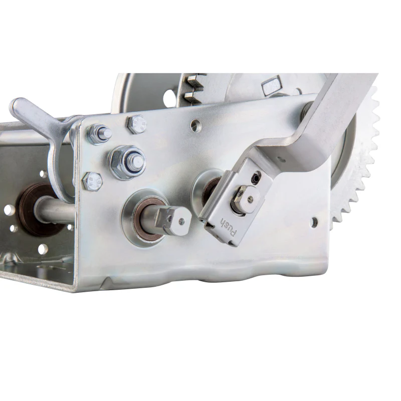 CURT Hand-Crank 2-Speed Winch, 3,200 lbs, 17.5:1 Low Gear Ratio, 9.6" Handle Model 29532 - Image 3