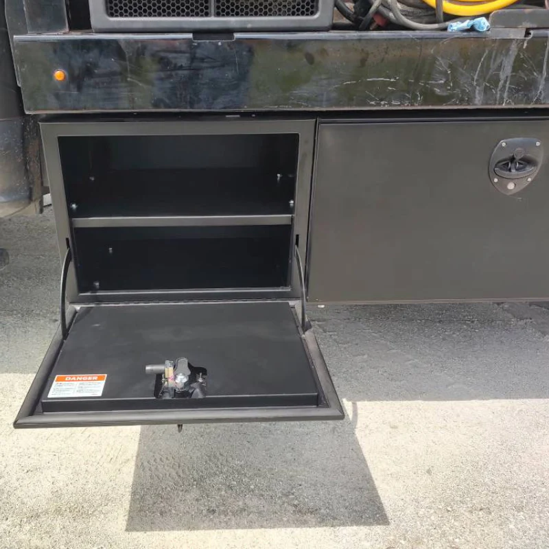 Dyco Steel Underbody Truck Toolbox With Shelf - Image 8