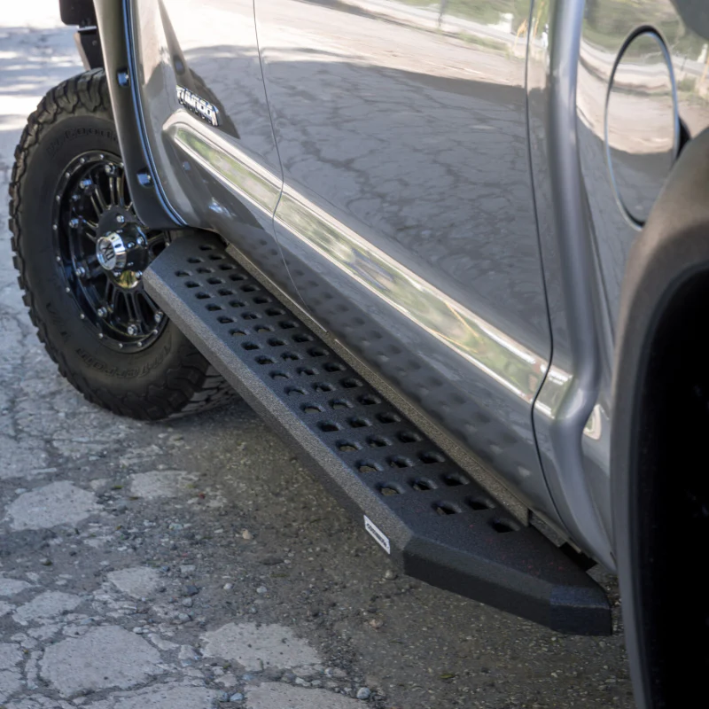 Go Rhino RB20 Running Boards with Mounting Brackets Kit Model 69442568T - Image 4